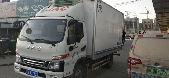 駿鈴大客戶選擇用人致富經(jīng) 30臺(tái)冷鏈車背后故事很多(1)686.png