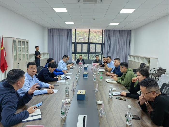 貴州省物流行業(yè)協(xié)會(huì)、貴州省外經(jīng)貿(mào)企業(yè)協(xié)會(huì)、貴州現(xiàn)代物流產(chǎn)業(yè)集團(tuán)赴廣西、云南開展商貿(mào)物流專題調(diào)研989